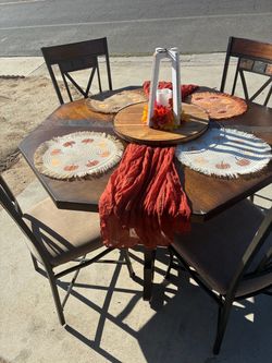 Beautiful, small dining table