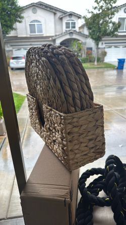 6 Large Round Wicker Place Mats With Holder 