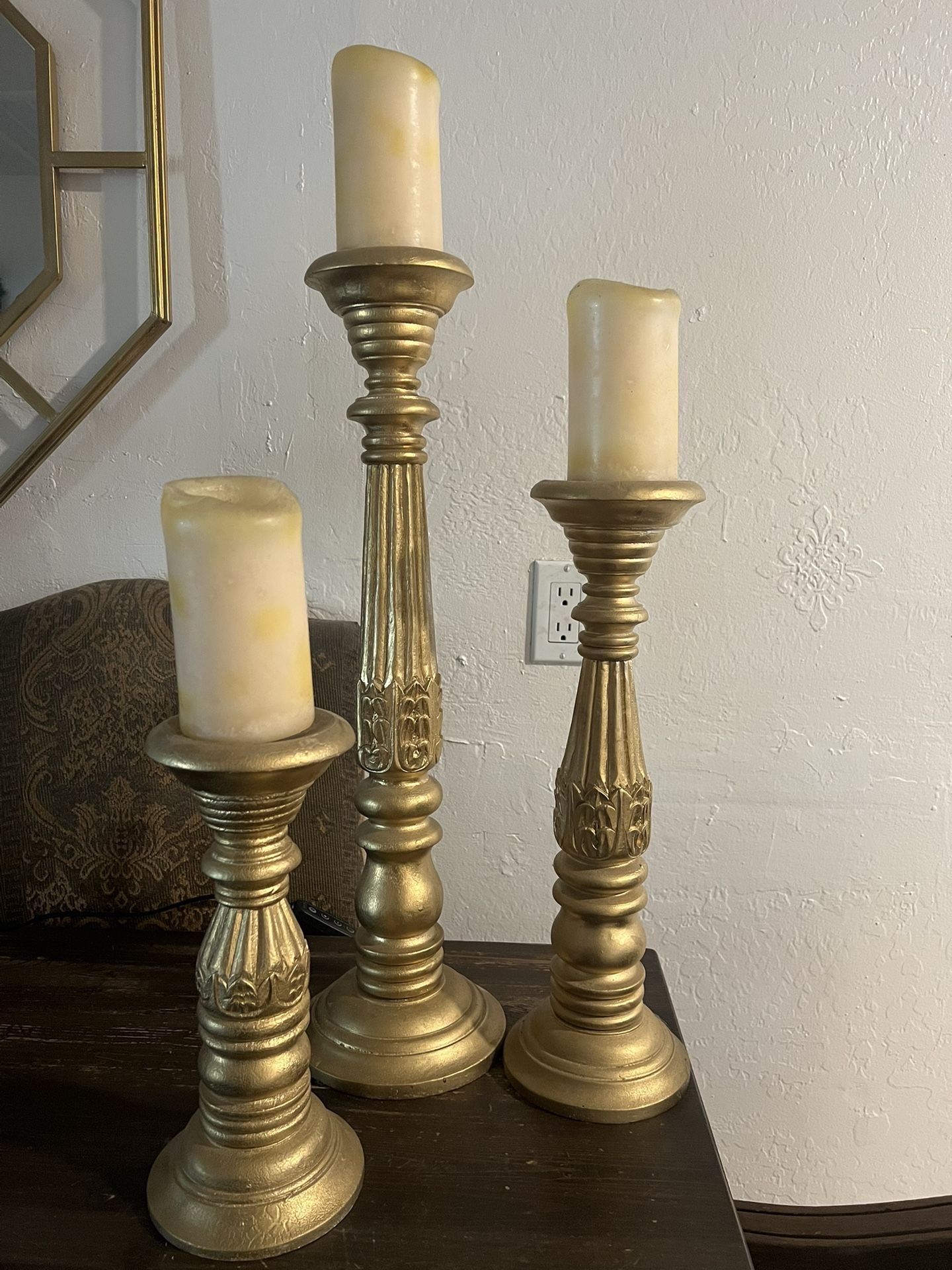 Candle 🕯️ Hold Perfect Condition