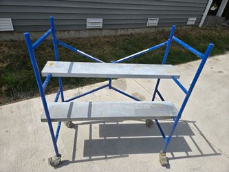 Folding scaffold