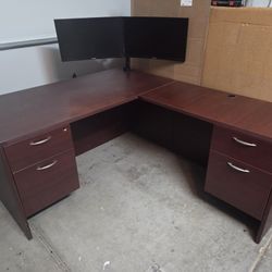 Desk With Dual Samsung Monitors 