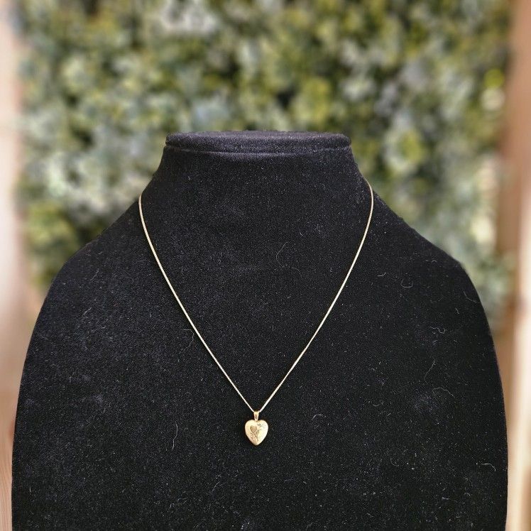 Dainty Vintage 14k Gold Heart Pendant And Chain Locket Necklace