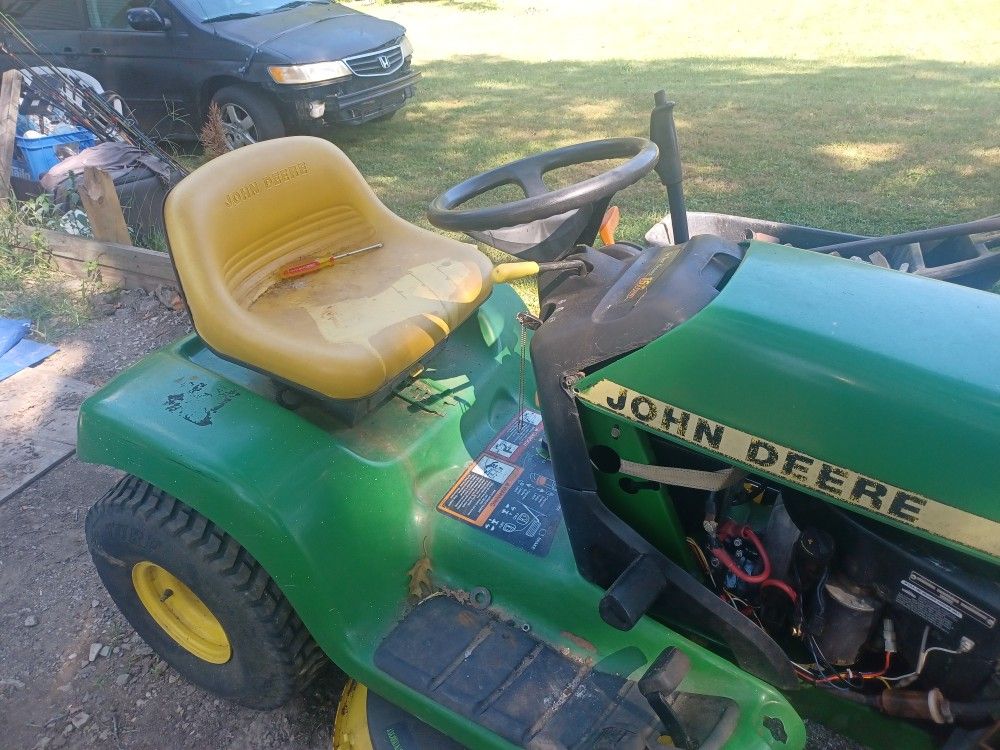 John Deere Lt166