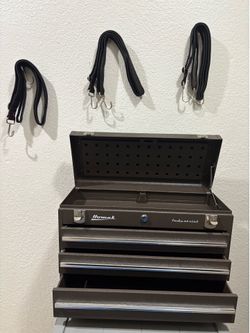 2 toolbox the metal one comes with the key 🔑 most new both