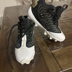 Youth Baseball/Softball Cleats Size 2.5Y $40