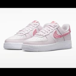 Brand New Pink Nike Air Force 1 07 Women's Sz 9