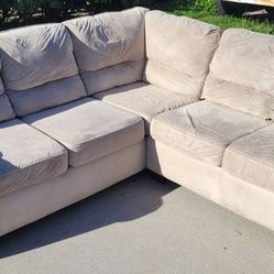 !!Curb Alert!! Free Sectional Couch 