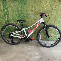 Trek Precaliber 24” Wheels 8 Speed Kids Mountain Bike 