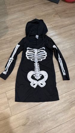 Adult skeleton dress with hoodie