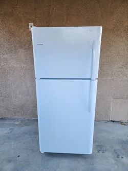 3MONTHS WARRANTY 30X30X66 FRIGIDAIRE FRIDGE 18CUFT WHITE 