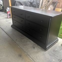 Black Beautiful Dresser