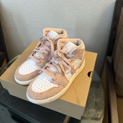 Jordan 1 Retro SE Pink 