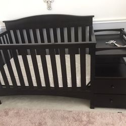 Baby Crib Turns Into Toddler Bed 