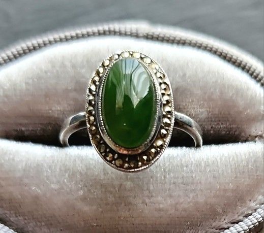 Vintage Sterling Silver Art Deco Green Jade Marcasite Ring Size 6 3/4