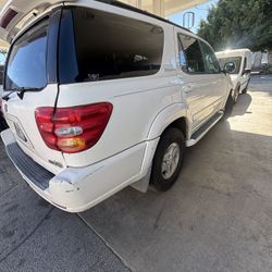 Toyota Sequoia 2005