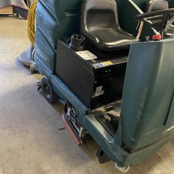 Nobles Ride On Floor Machine