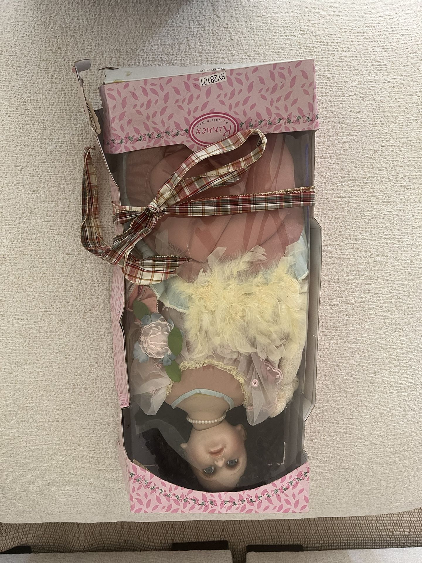Kinney Porcelain doll Ky28101 Collectors