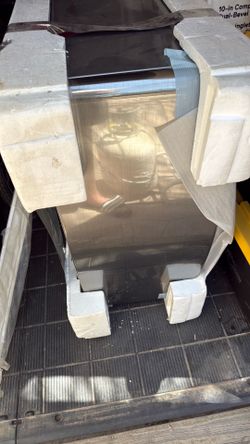 LG pedestal