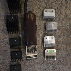 Oster76 Clippers With 5 Blades And Attachments 