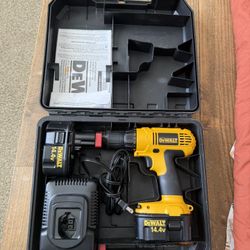 Dewalt 14.4v Cordless Adjustable Clutch Drill Driver And Charger