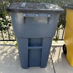  Heavy Duty Rubbermaid Commercial Trash Can - Gray/Yellow 