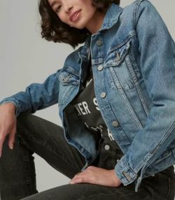 Women’s Luckybrand medium dark wash denim jean jacket in xs