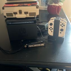 Nintendo Switch + 4 Joycons W/ Charging Doc 