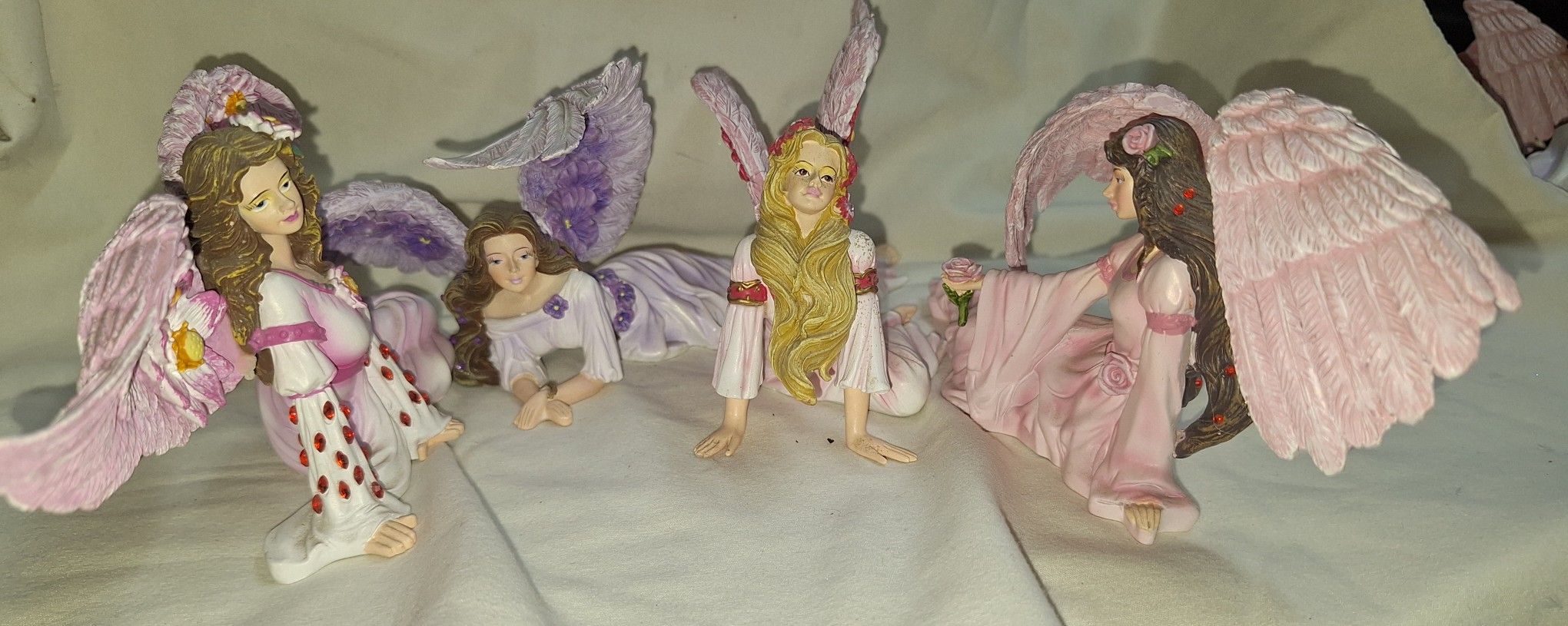Set Of Four Thomas Kinkade From The Angels Of The Heavenly Garden Collection Numbered Limited Edition Angel Figurines L3F055 Includes:
Powerful Lotus