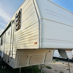1992 fleetwood prowler fifth wheel 32Ft with slide out Must Sale