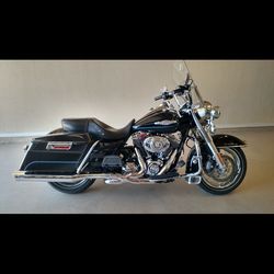 2011 Harley Davidson Road King Shrine Special Edition