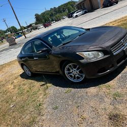 ***2010 Nissan maxima*****