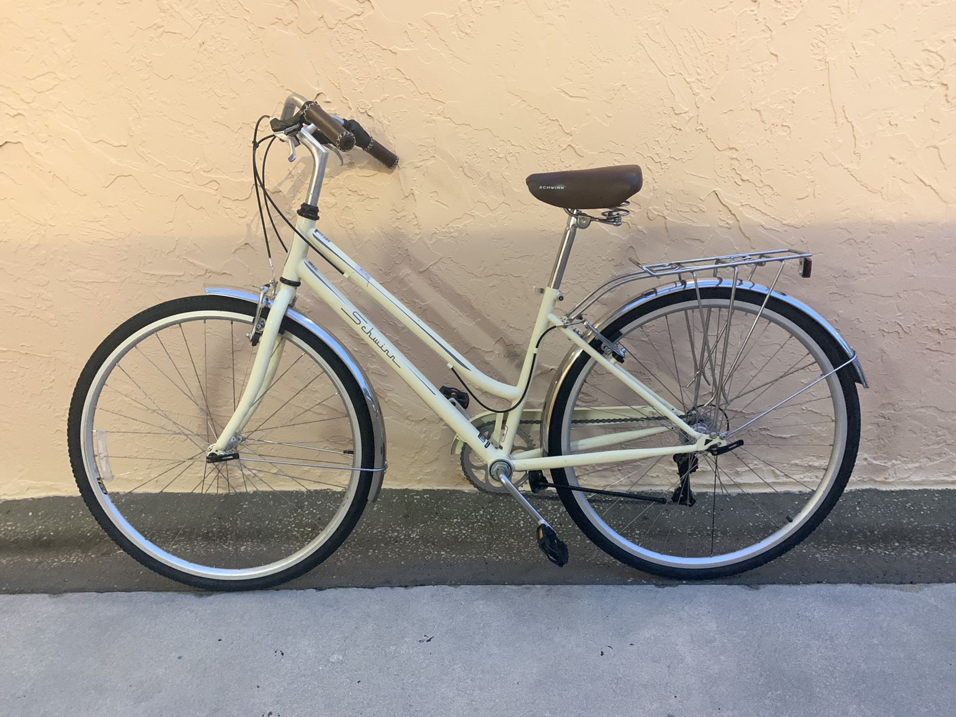 BICYCLE SCHWINN 7 SPEED BRAND NEW NEVER USED