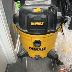 14G DeWalt Wet/Dry Shop Vac