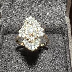 BEAUTIFUL 14k PURE GOLD WITH REAL DIAMONDS 💎 LADIES RING SIZE 8 