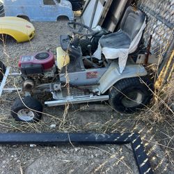 Riding Lawnmower 