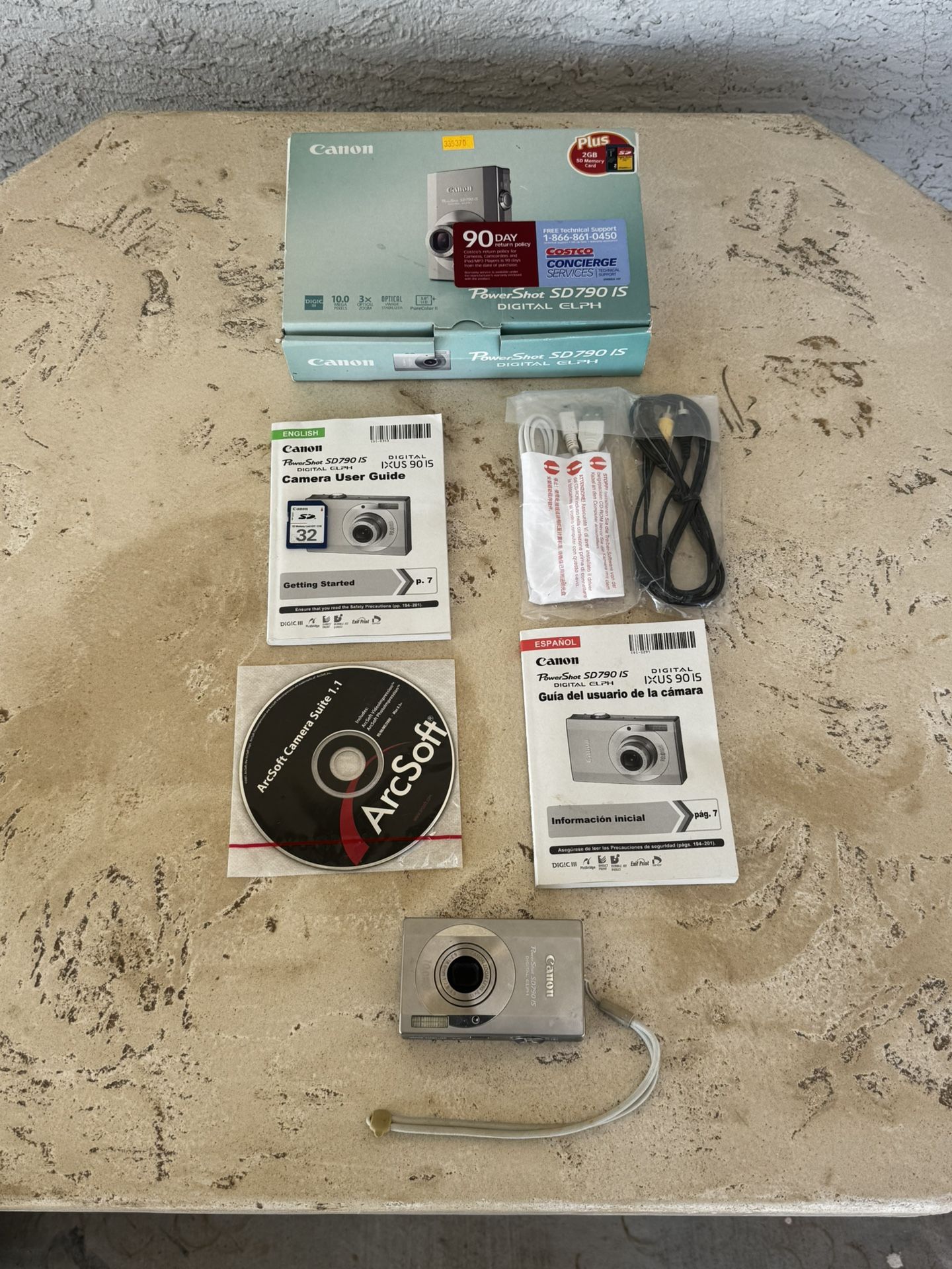 Canon PowerShot SD790 IS 10.0MP Digital ELPH Camera Bundle