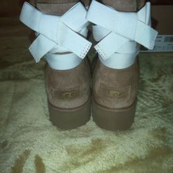 NEW UGGS BOOTS SIZE 7