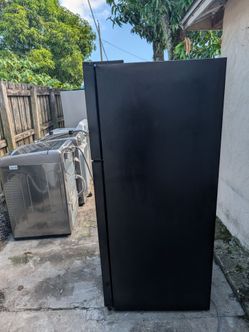 Black top freezer refrigerator