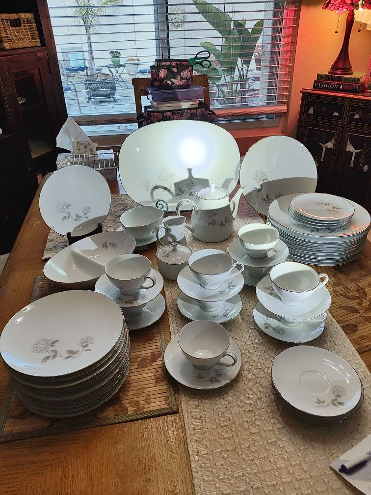 Rosay Noritake Japan Porcelain China Dinner Set