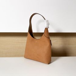 coach
Medium suede apricot 28-28-8cm