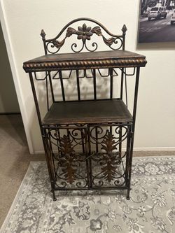 Small wine rack $10