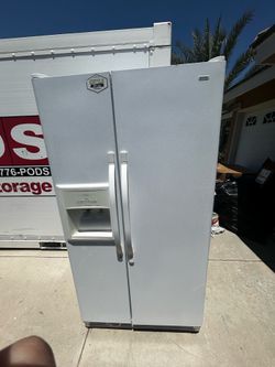 Working clean refrigerator/Freezer