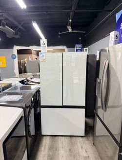 🔥SAMSUNG BESPOKE 30 CUBIC FT. REFRIGERATOR WITH BEVERAGE CENTER AND ICE MAKER-WHITE GLASS🔥