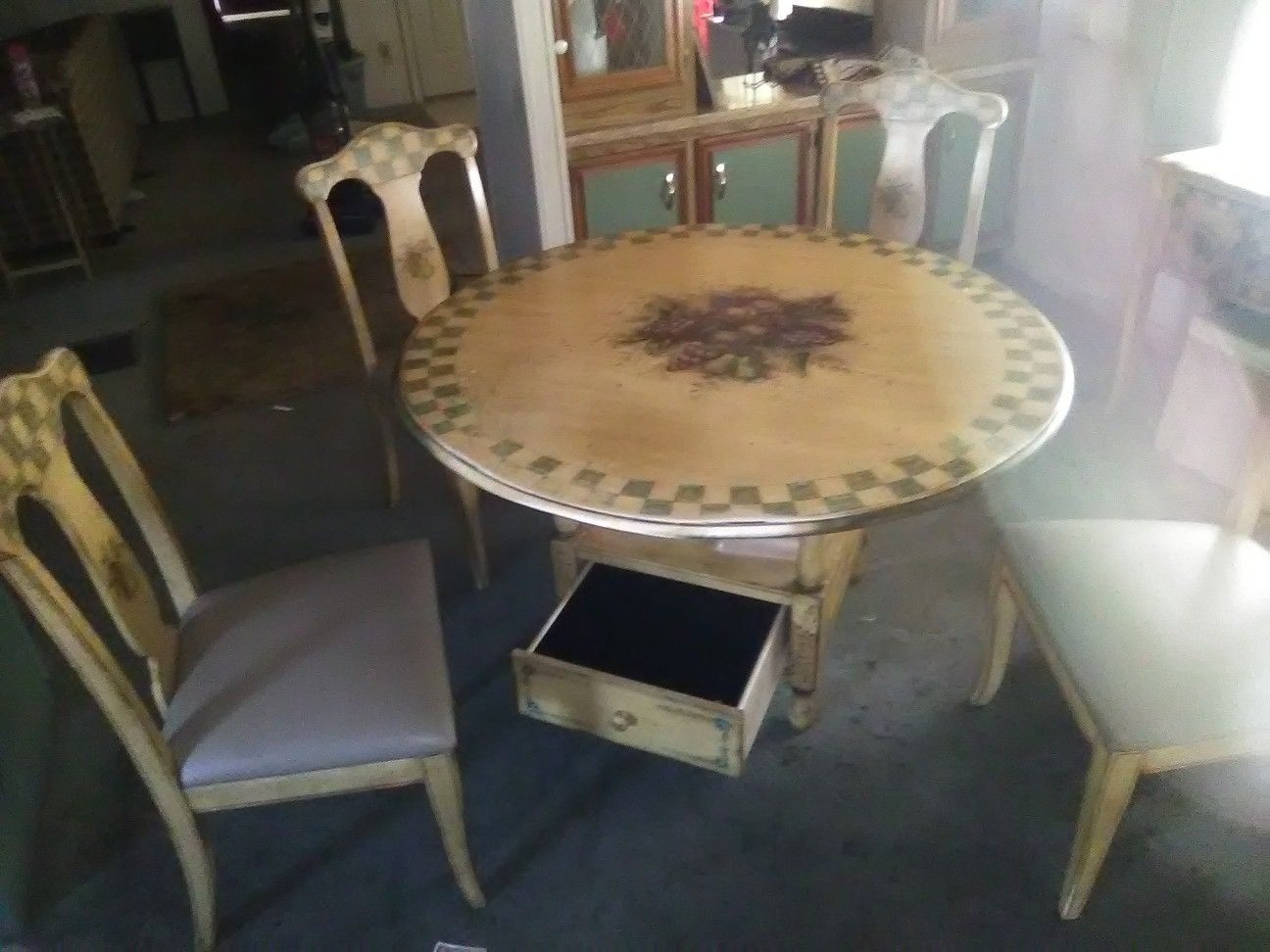 Kitchen table and chairs w/sidebar