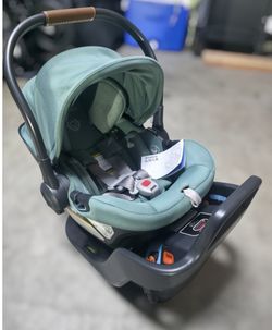 Uppababy ARIA infant Car Seat With Base 