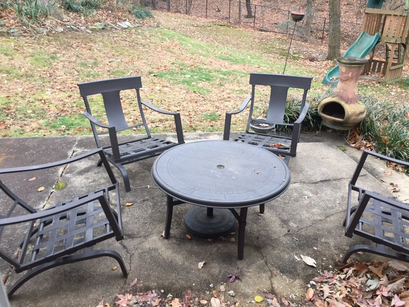 Patio Set w/ cushions. Barely used.