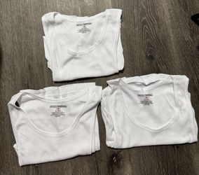 3 Mens White Tank Top Undershirts Size Medium - Stretches to 20” measurement laying flat across $5 For All 