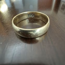 14k Yellow Gold Wedding Band 