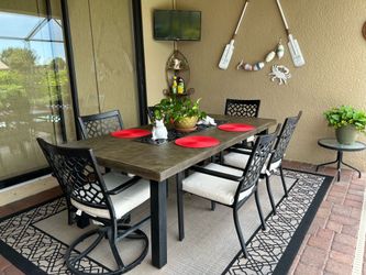 Patio dinning