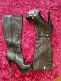 GIANFRANCO FERRE BLACK PEBBLED LEATHER STILETTO KNEE BOOTS!